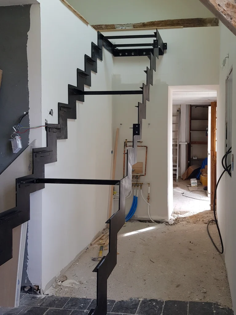 Métallerie sur mesure : escaliers et garde-corps fabriqués par un artisan