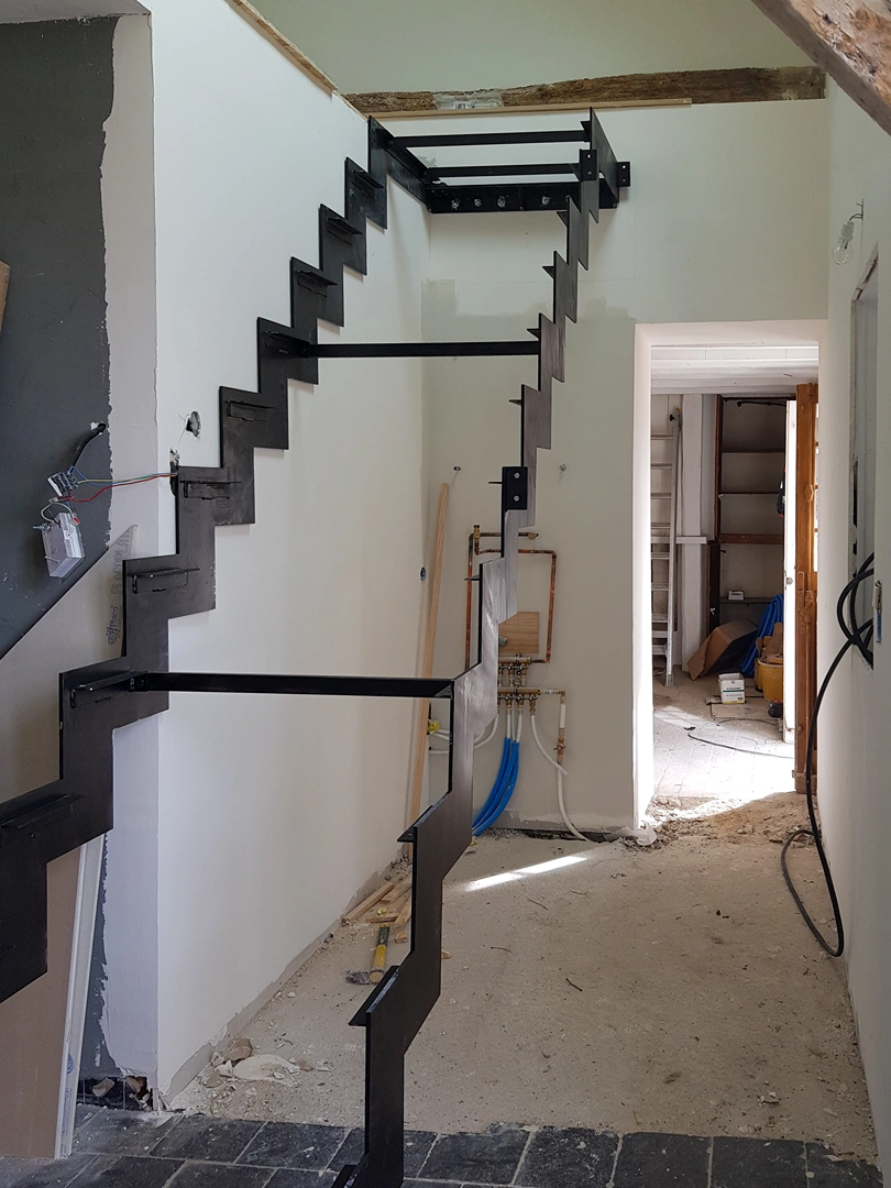 Métallerie sur mesure : escaliers et garde-corps fabriqués par un artisan