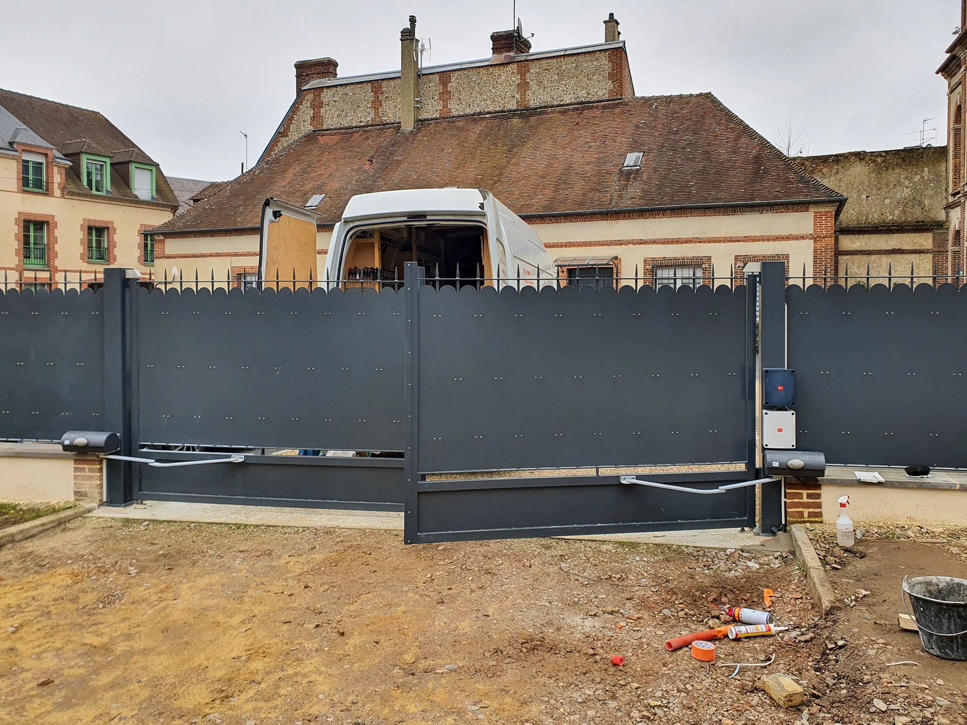 Les avantages de la motorisation de portails et volets pour votre confort