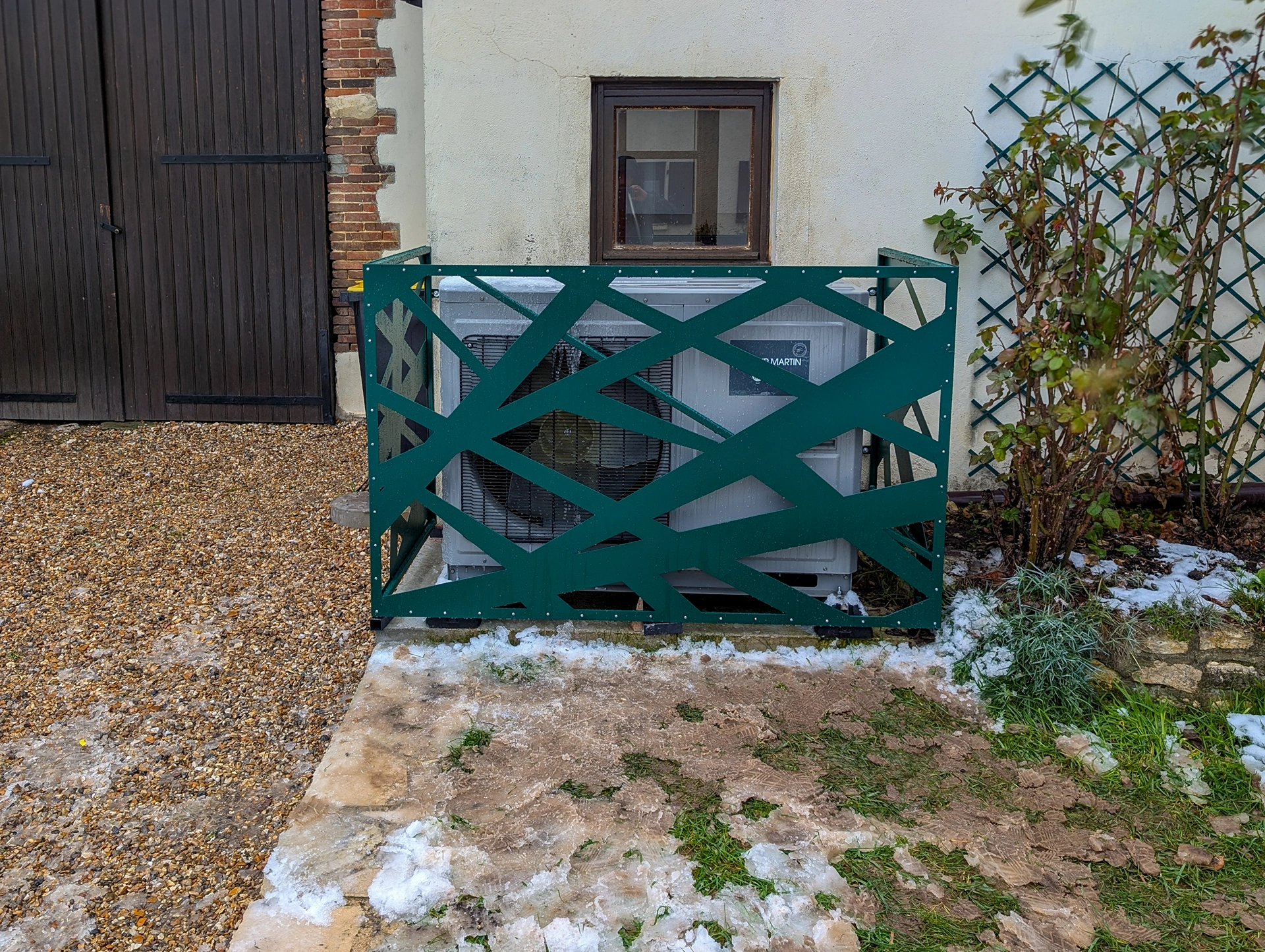 Mobilier d'extérieur sur mesure : installation artisanal