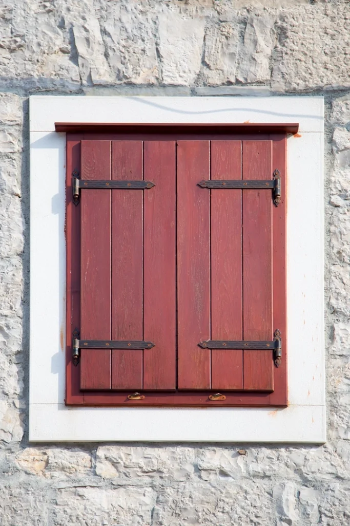 Volets roulants ou volets battants : quelles différences et que choisir à Dreux ou Évreux