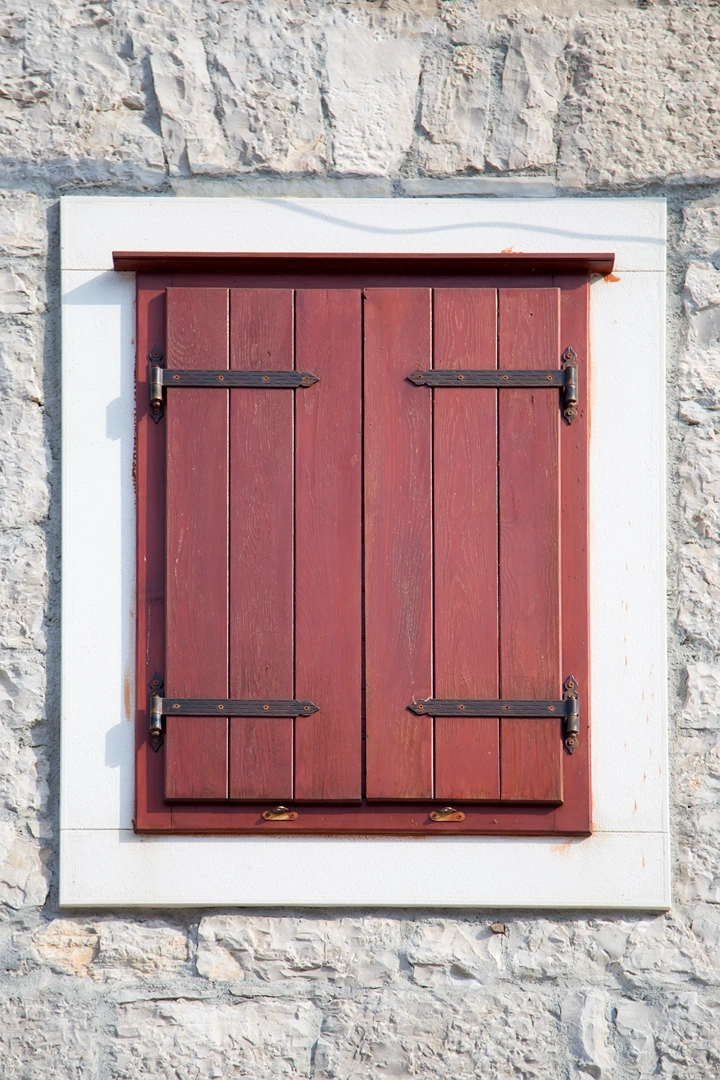 Volets roulants ou volets battants : quelles différences et que choisir à Dreux ou Évreux